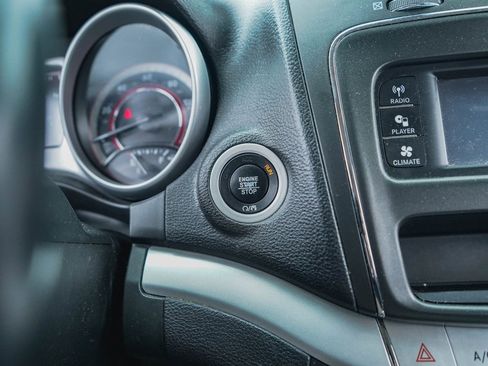 Used 2020 Dodge Journey SE w/ SE Popular Equipment Group image 13