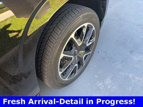 Used 2023 Chevrolet Suburban RST w/ Luxury Package image 10