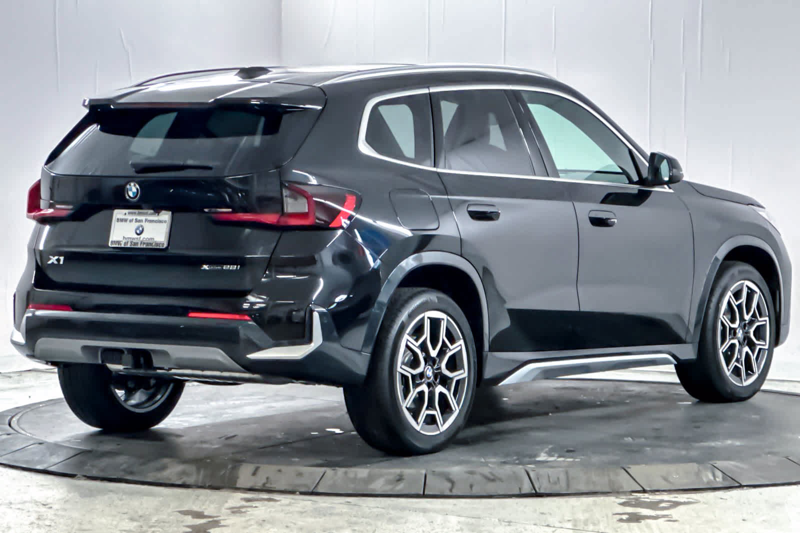 Used 2026 BMW X1 xDrive28i w/ Technology Package AWD/4WD image 2