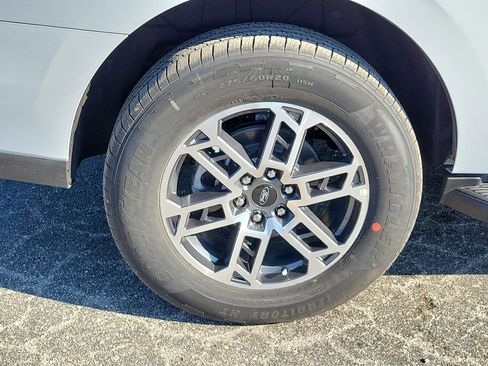New 2025 Ford Expedition Active RWD image 5