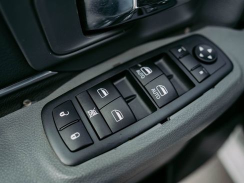 Used 2014 RAM 1500 Classic SLT w/ Luxury Group image 19