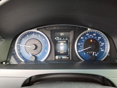 Used 2017 Toyota Camry XSE image 14