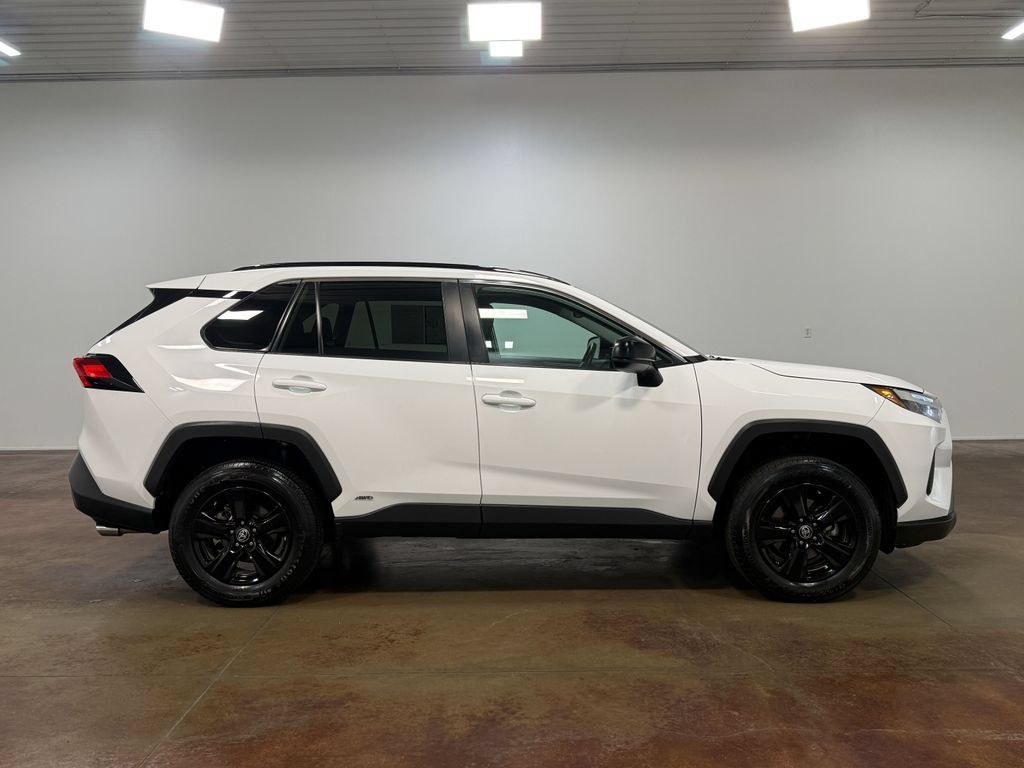 Used 2023 Toyota RAV4 LE AWD/4WD image 23