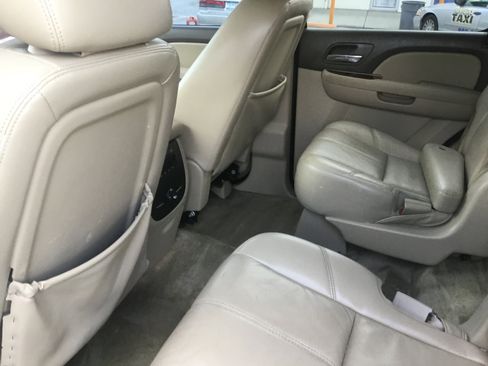 Used 2013 Chevrolet Tahoe LT w/ Luxury Package RWD image 26