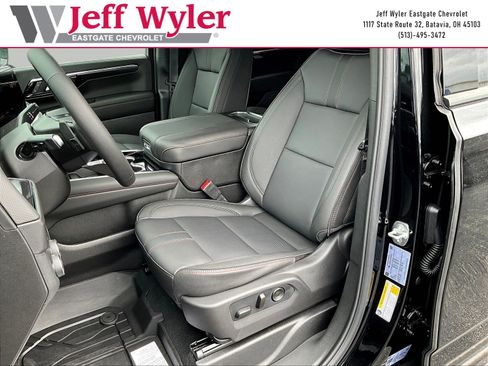 New 2026 Chevrolet Suburban RST w/ RST Capability Package AWD/4WD image 17