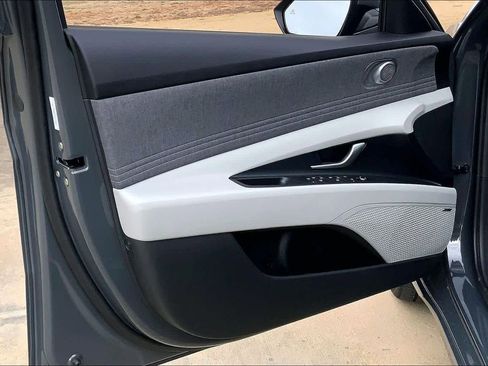 New 2026 Hyundai Elantra Limited FWD image 10