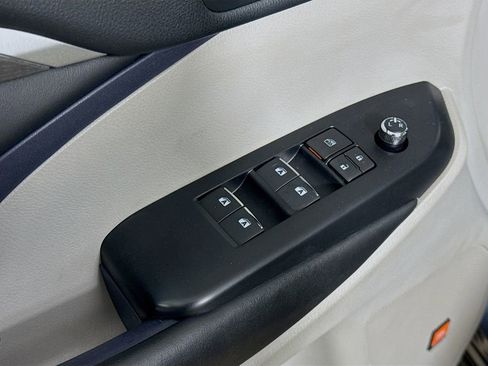 Certified 2018 Toyota Highlander Limited Platinum image 16