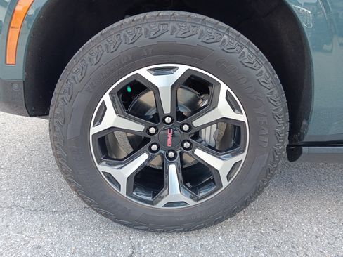 Used 2025 GMC Yukon AT4 w/ AT4 Premium Package image 2