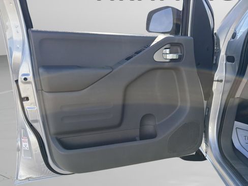 Used 2019 Nissan Frontier SV AWD/4WD image 17