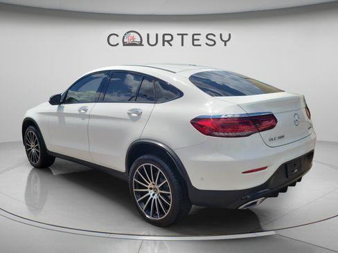 Used 2023 Mercedes-Benz GLC 300 4MATIC Coupe image 3