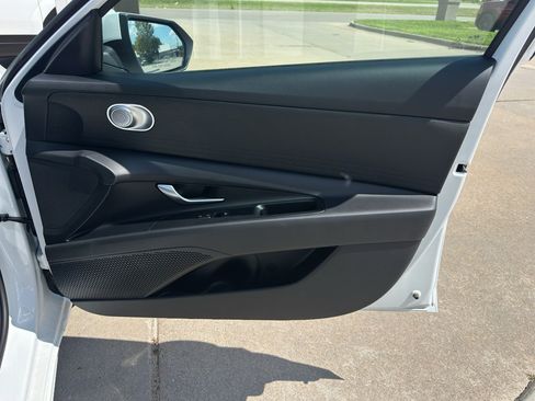New 2026 Hyundai Elantra Hybrid FWD image 25