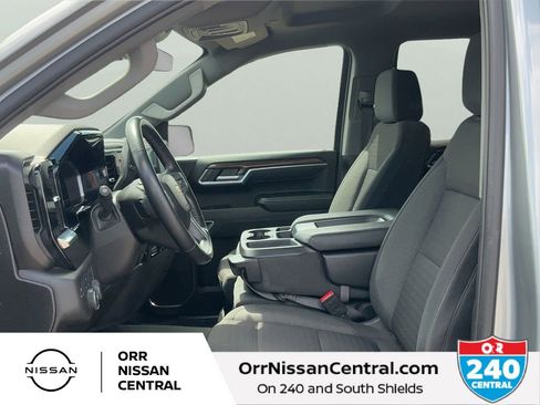 Used 2025 Chevrolet Silverado 1500 LT AWD/4WD image 17