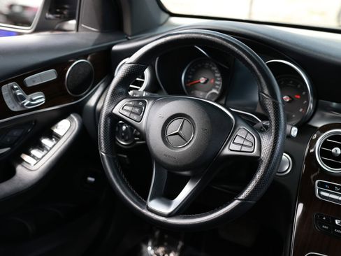 Used 2019 Mercedes-Benz GLC 300 w/ Premium Package image 31