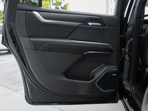 Used 2024 GMC Acadia Elevation image 32