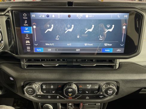 Used 2025 Jeep Gladiator Sport image 24