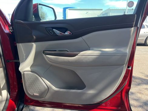 Used 2023 GMC Acadia SLT image 11