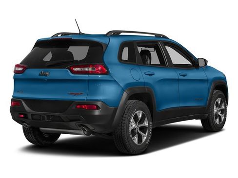 Used 2018 Jeep Cherokee Trailhawk w/ Cold Weather Group AWD/4WD image 2