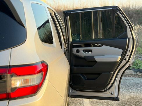 Used 2023 Honda Pilot EX-L image 18