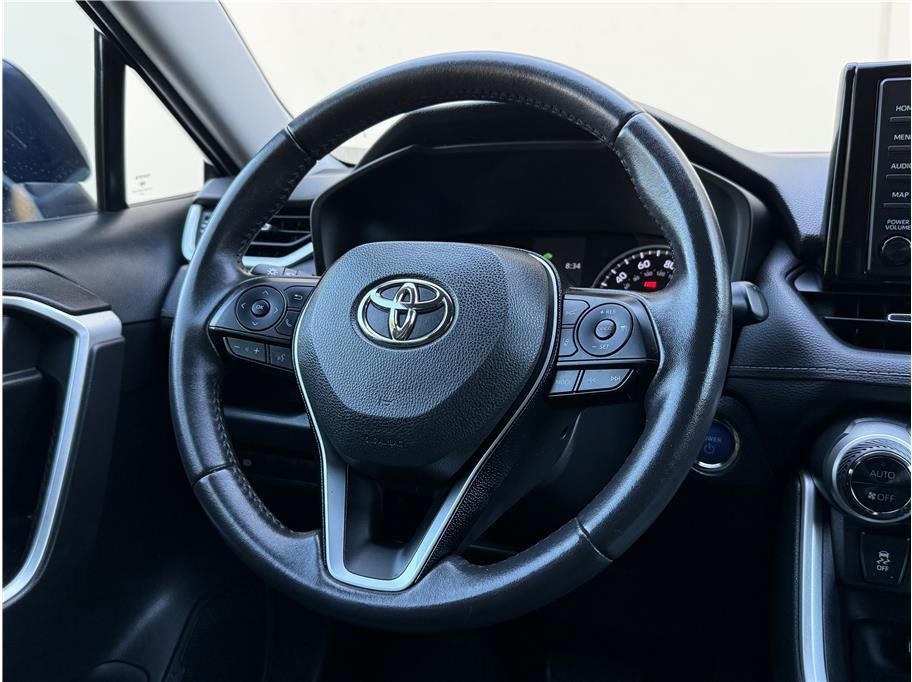 Used 2021 Toyota RAV4 XLE Premium w/ Carpet Mat Package (TMS) AWD/4WD image 8