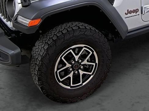 Used 2024 Jeep Wrangler Unlimited Rubicon AWD/4WD image 7