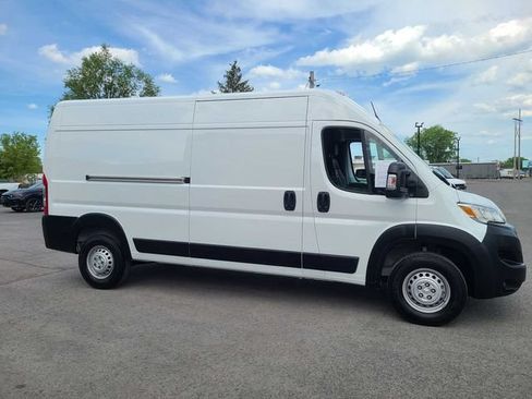 Used 2025 RAM ProMaster 2500 w/ Convenience Group FWD image 5