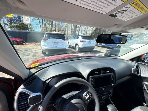 Used 2025 Kia Soul LX w/ LX Technology Package image 22