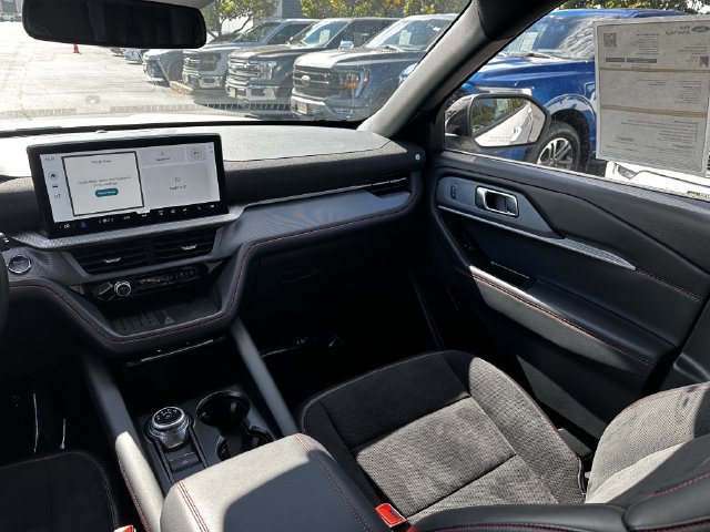 Used 2025 Ford Explorer ST AWD/4WD image 17