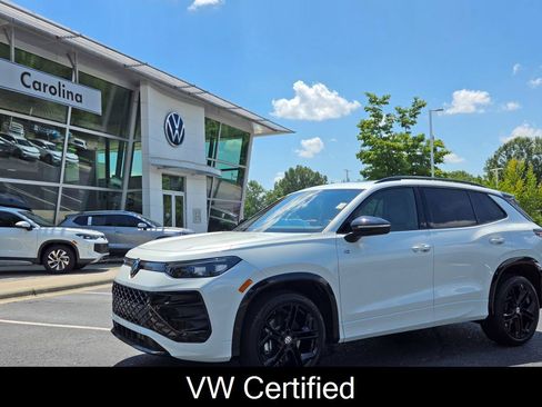 Certified 2025 Volkswagen Tiguan SE R-Line AWD/4WD image 1