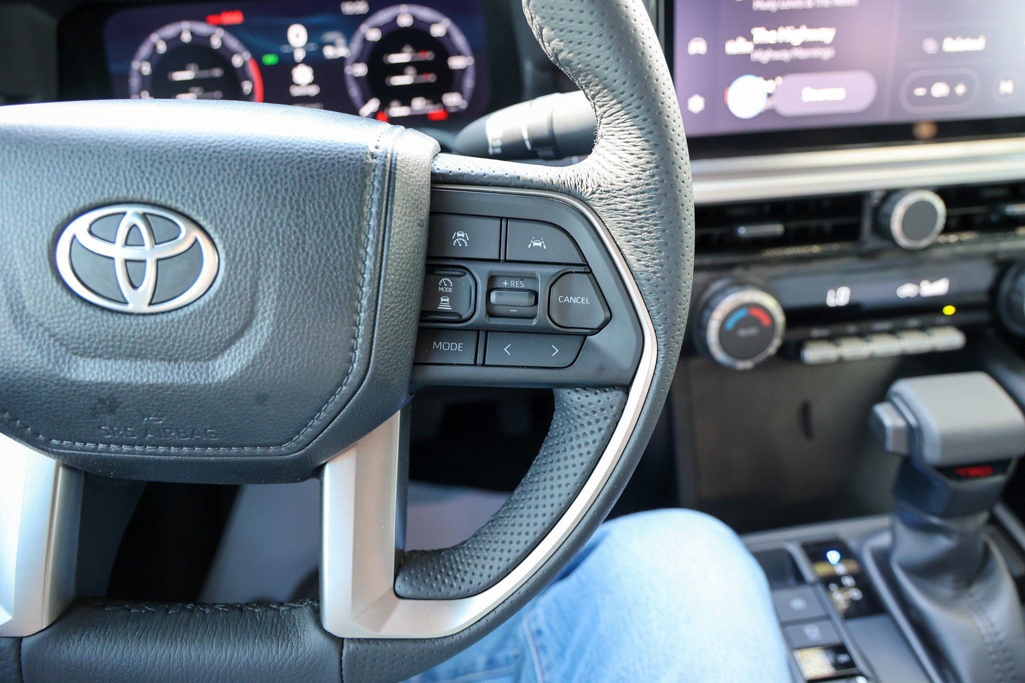 Certified 2025 Toyota Tacoma TRD Off-Road AWD/4WD image 22