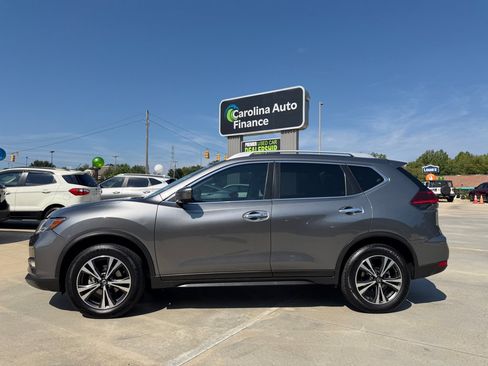 Used 2020 Nissan Rogue SV w/ Sun & Sound Touring Package AWD/4WD image 3