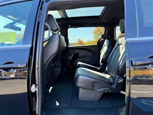New 2026 Chrysler Pacifica Select image 18
