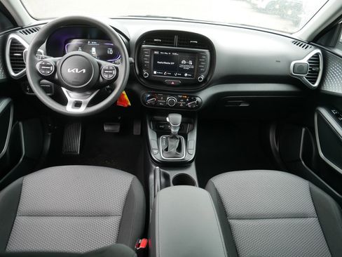Certified 2025 Kia Soul LX w/ LX Technology Package FWD image 10