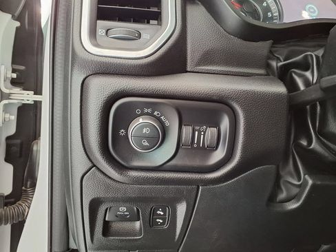 Used 2023 RAM 1500 Laramie AWD/4WD image 5