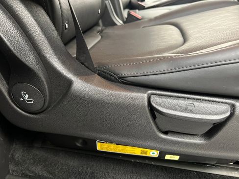 Used 2025 Kia Carnival LXS image 19