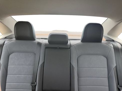 Used 2025 Volkswagen Jetta SE FWD image 9