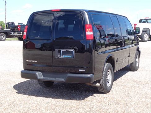 Used 2018 Chevrolet Express 2500 LS w/ Driver Convenience Package RWD image 5