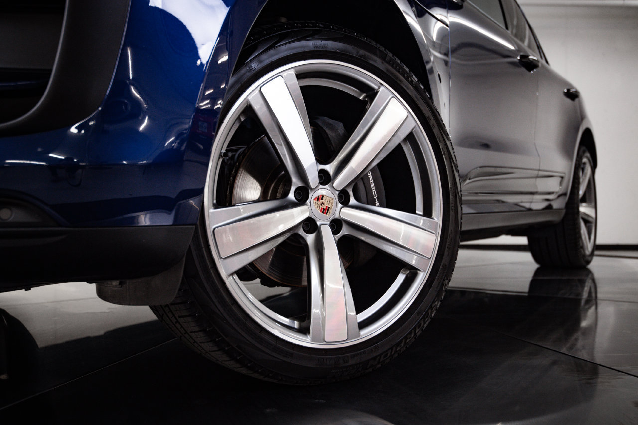 Certified 2026 Porsche Macan AWD/4WD image 12