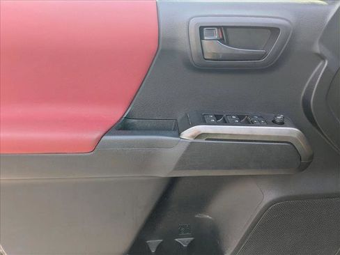 Used 2019 Toyota Tacoma SR5 image 9