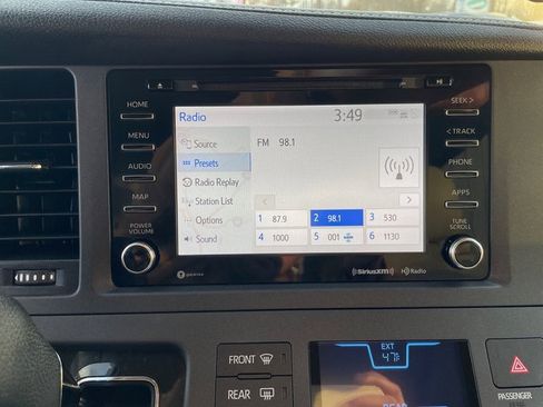 Used 2020 Toyota Sienna XLE Premium image 19