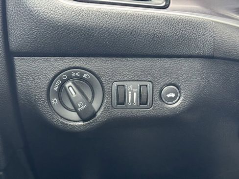 Used 2022 Dodge Challenger GT image 19