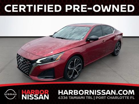 Used 2023 Nissan Altima 2.5 SR w/ SR Premium Package FWD image 2