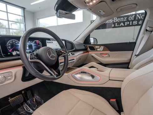 Certified 2025 Mercedes-Benz GLE 450e 4MATIC w/ Driver Assistance Package image 5