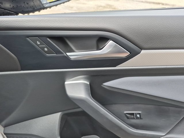 Used 2025 Volkswagen Jetta SE FWD image 33