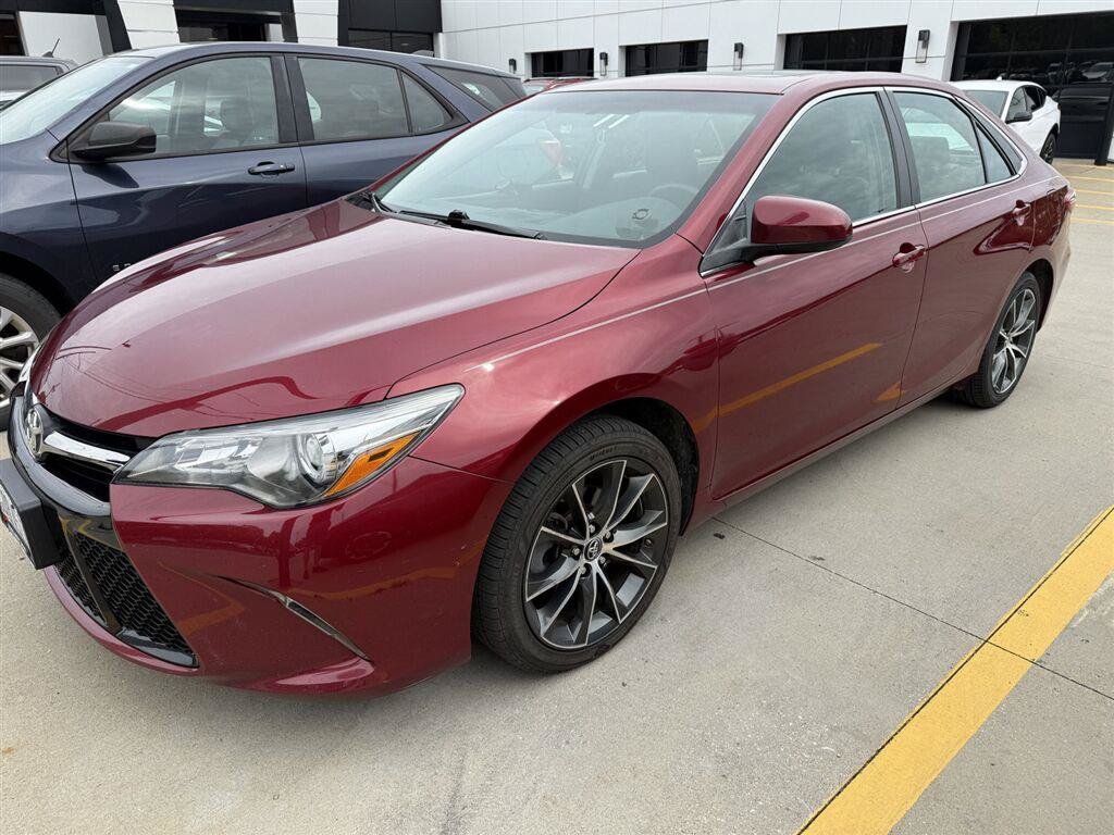 Used 2015 Toyota Camry XSE w/ Moonroof Package FWD image 1