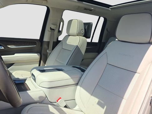 Used 2023 GMC Yukon XL Denali AWD/4WD image 7