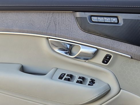 New 2026 Volvo XC90 B6 Ultra w/ Protection Package image 25