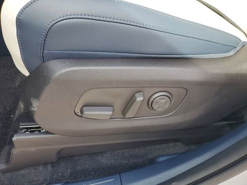 New 2026 Kia Carnival EX FWD image 9
