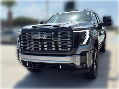 Used 2025 GMC Sierra 2500 Denali Ultimate w/ Max Trailering Package AWD/4WD image 3