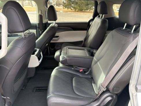 Used 2024 Kia Carnival LX image 24