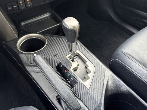 Used 2014 Toyota RAV4 Limited image 29